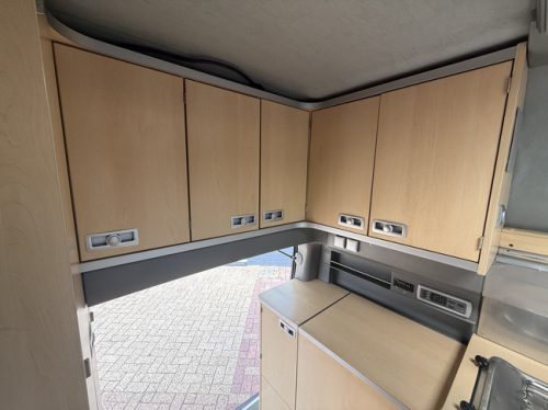 P&ouml;ssl weinsberg X-cursion 505 pop-top roof 135 hp van conversion air conditioning 4 berths towbar kitchen webasto auxiliary heater bike rack photo: 15