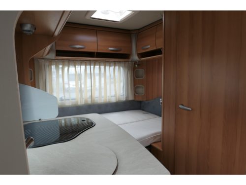 Eriba Nova Light 425 mit Rangierhilfe und Vorzelt Foto: 7
