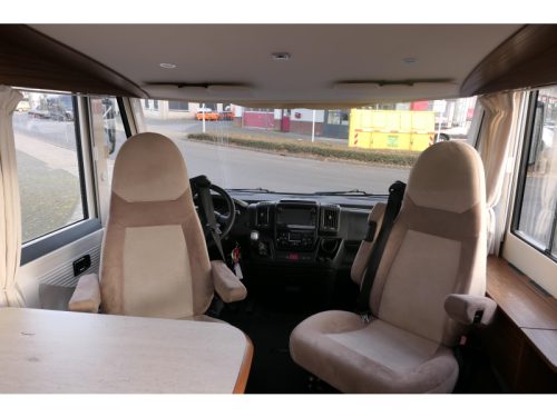 Dethleffs Advantage I7050 A-class with French bed automatic photo: 10