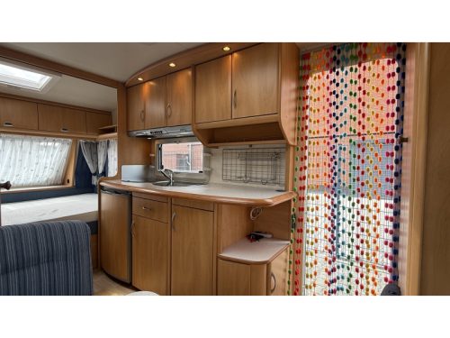Hobby De luxe Easy 440 SF Querbett Sitztoilette Foto: 6