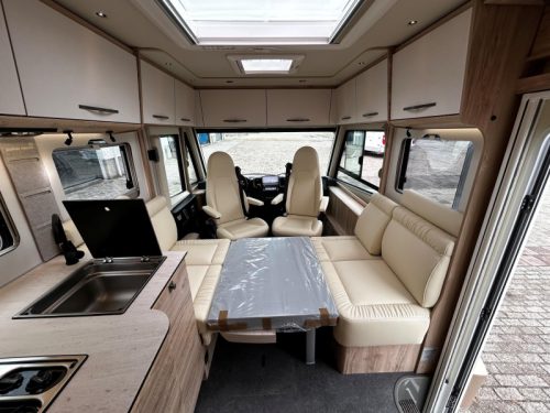 Eura Mobil Integra Line 720 EF Upper cabinets iplv drop-down bed photo: 15