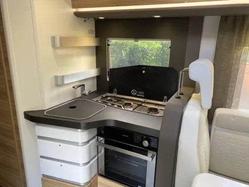 Adria Sonic Plus 700 DC Automatic | Roof air conditioning Level photo: 11