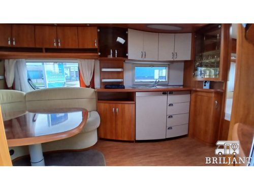 Hobby 560 UFE Wohnwagen franz&ouml;sisches Bett/Rundsitz Foto: 6