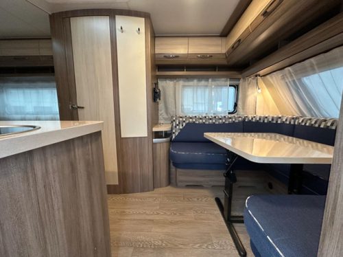 Hobby De Luxe 460 LU photo: 3
