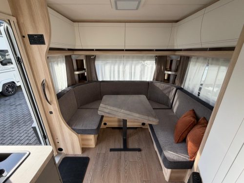 Hobby De Luxe 495 UL Met Thule luifel  foto: 10
