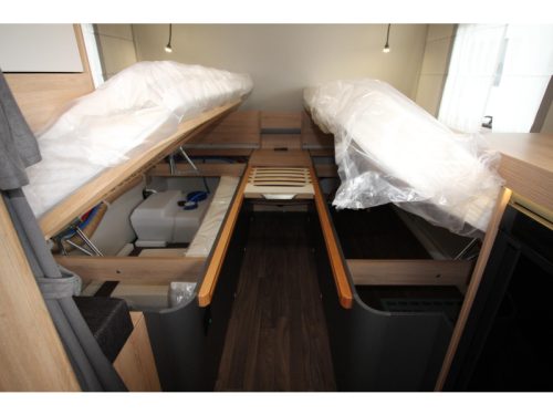 Knaus Sport 500 EU Camas individuales y asientos en c&iacute;rculo. foto: 18