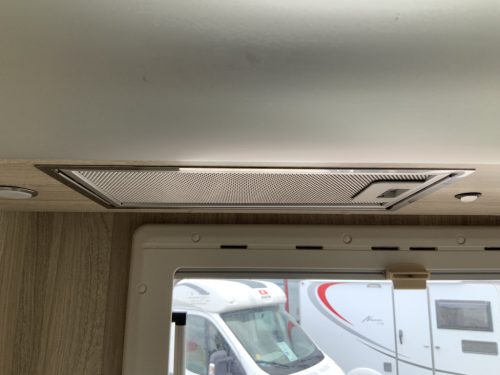 Laika Exclusieve Ecovip AUTOMATIC, 2.3 Multijet 150 HP, Semi-integrated, Queen bed, Half-dinette, Swivel seats Motorhome centre on the road photo: 17