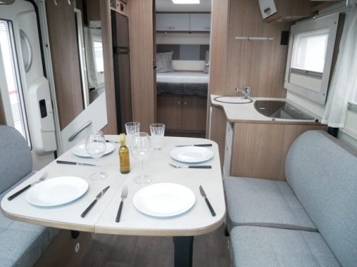 Carado T459, Face-to-Face, Queensbed, Hubdach, XXL Garage, Klimaanlage Foto: 10