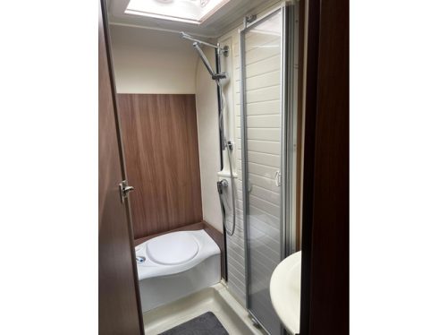 B&uuml;rstner New Coupling | French Bed | 4 Pers | Off Grid | Electric Lift Bed photo: 21
