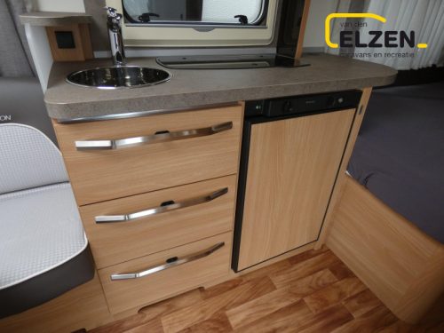 Knaus Sudwind Silver Selection 450 FU Mover, E&P leveling system photo: 4
