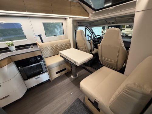 Adria Coral Plus 650 DC Queensbett / Automatik Foto: 8