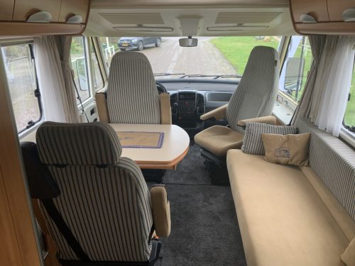Hymer B 584 2.8 JTD 128 HP, Integral, Engine air conditioning, Front lift bed, 3 Isri seats, Long bench, Tow bar, Year 2005 Camper Centrum On the Road at Noorderringweg 4 in Marum. photo: 3