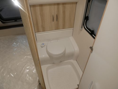 Hobby De Luxe 400 SFE Model 2027 photo: 12