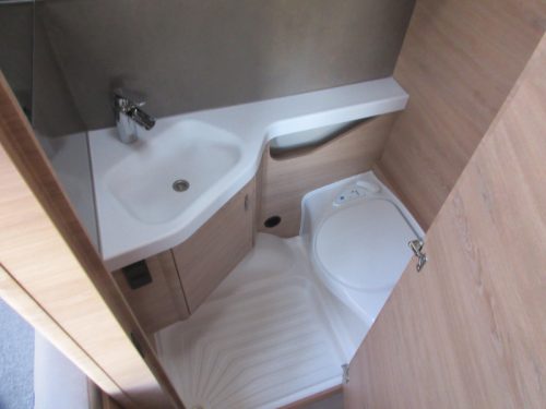 Knaus Sudwind 420 QD MIT RANGIERHILFE UND UNICO Foto: 4