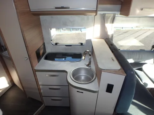 Knaus L!ve Wave 650 MF Niederl&auml;ndisch mit Historie Foto: 17