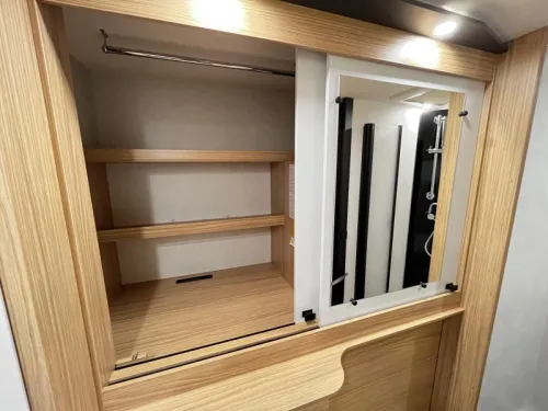 Pilote P 690 D Motorhome, Central pop-up bed photo: 11