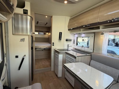 RAPIDO 686 F Euro6 Queen bed 2X Air conditioning Solar panel Awning Bicycle rack photo: 11