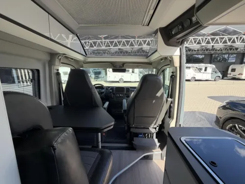 Adria Twin Supreme 640 SGX Solar panel. / towbar photo: 11