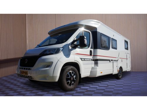 Adria CORAL S 670SL Automatique 150ch Climatisation Suspension pneumatique Lits jumeaux 5 places
