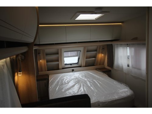 Hobby De Luxe 460 SFF Queensbed photo: 8