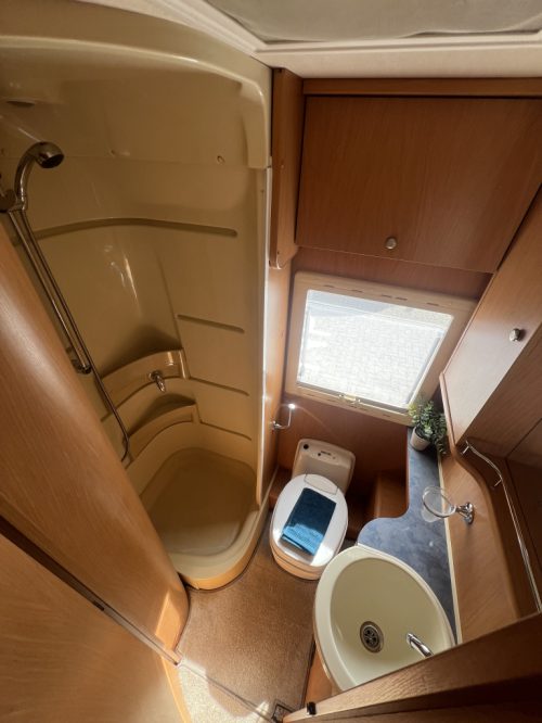 Laika Ecovip 715 SINGLE BEDS+POP-TOP ROOF MOTOR AIR CONDITIONING TOW HITCH photo: 10