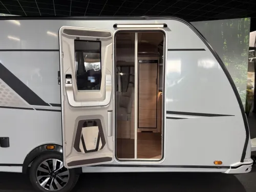 Knaus Sudwind Black Selection 500 PF Kopkeuken / Franz&ouml;sisches Bett Foto: 5