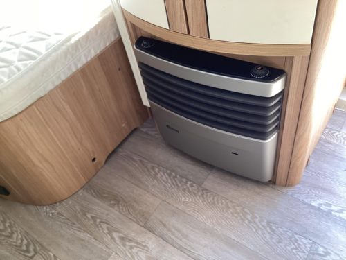Hobby De Luxe 460 UFE omnistor photo: 11