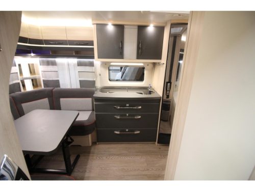 Hobby De Luxe Edition 460 UFE Top condition, Tall Refrigerator photo: 5