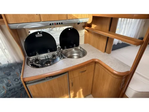 Hobby Excellent Easy 460 UFE frans bed rondzit toilet  foto: 4