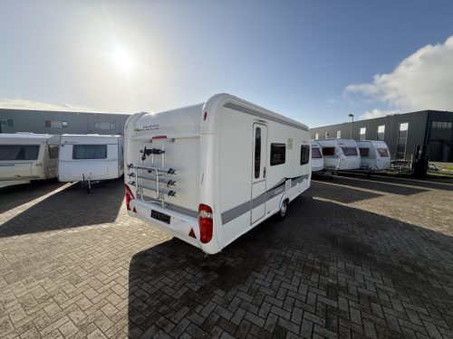 Hobby Excellent 490 KMF Unico avanc&eacute; y toldo foto: 15