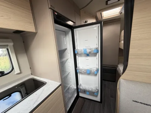 Weinsberg CaraLife 500 QDK Etagenbett / Querbett  Foto: 13