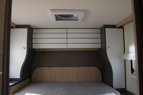 Challenger Graphite Vip Edition T 328 idem Chausson 788 AUTOM&Aacute;TICO Fiat 140 cv equipado con cama Queen y cama abatible 4 pers. (76 foto: 36