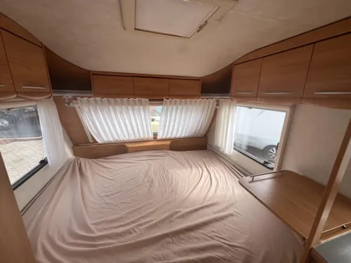 Adria Adora 472 LU banquette ronde lit fixe auvent photo : 10