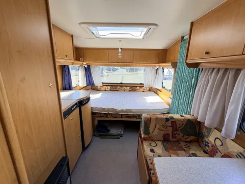 Dethleffs Family 490 TK Family Caravan with awning photo: 7