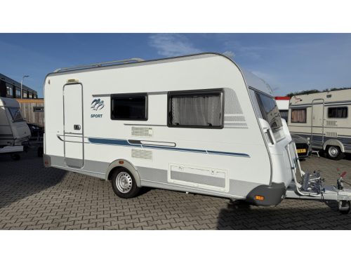Knaus Sport 420 QD dinette fixed bed toilet