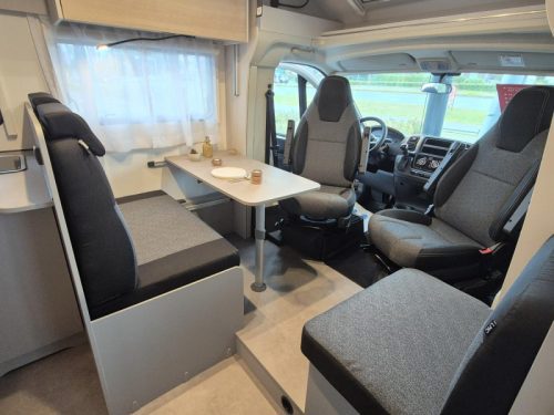 LMC Tracer A 690 Automatic Semi-integrated | Cruise control | Awning | Reversing camera | Shower |Toilet |4 Berths | photo: 10