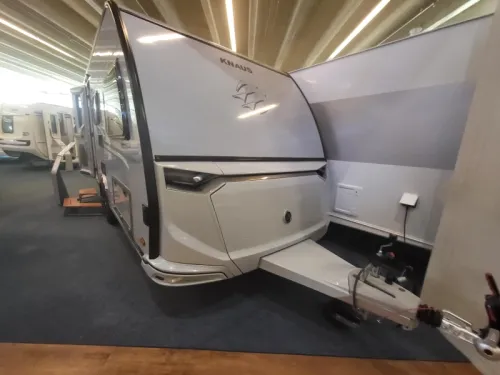 Knaus Sudwind Black Selection 460 EU mooi compleet af fabriek  foto: 2