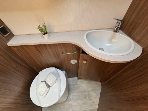 Pilote Essentiel P 706 Queensbed Pop-top roof  photo: 21