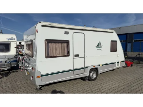 Eifelland Holiday 465 TF French bed dinette toilet photo: 12