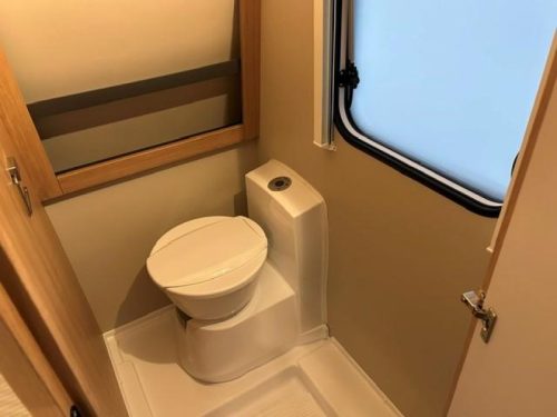 Knaus Sport 450 FU FRENCH BED+DINETTE photo: 8