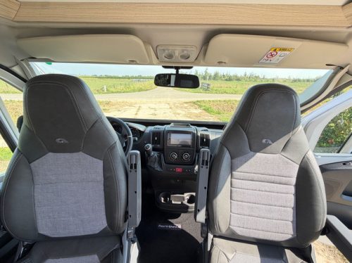 Adria Twin Plus 600 Fourgon am&eacute;nag&eacute; Busbiker / Lithium / Solar / Omvormer / 2 ans de garantie / photo : 18