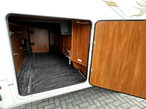 Laika Kreos 7010 French bed/pop-top roof/automatic photo: 5