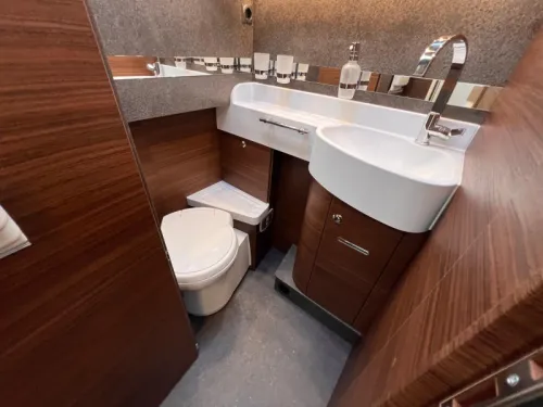 Carthago Chic C-Line I 4.9 LE MERCEDES/OVERHEAD CUPBOARDS  photo: 10