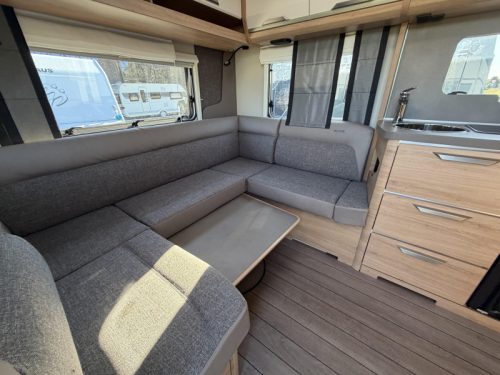 Knaus Sudwind Black Selection 450 FU roof air conditioning / French bed photo: 4
