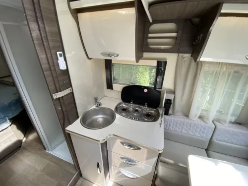 McLouis Yearling 81G Limited Edition Roof air conditioning | Holiday ready photo: 10