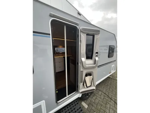 Knaus Sport Platinum 450 FU AKTION MODELL-FRANZ&Ouml;SISCHES BETT Foto: 2