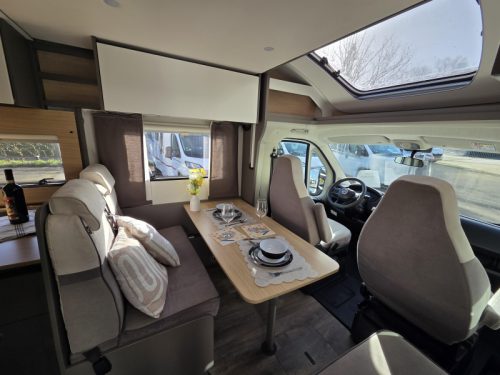 LMC Tourer Lift H 730 G espaciosa con camas individuales foto: 5
