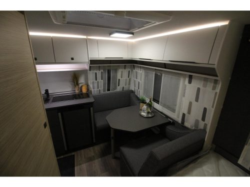 Fendt Apero Activ 390 FH Franz&ouml;sisches Bett & Heckk&uuml;che! Foto: 10