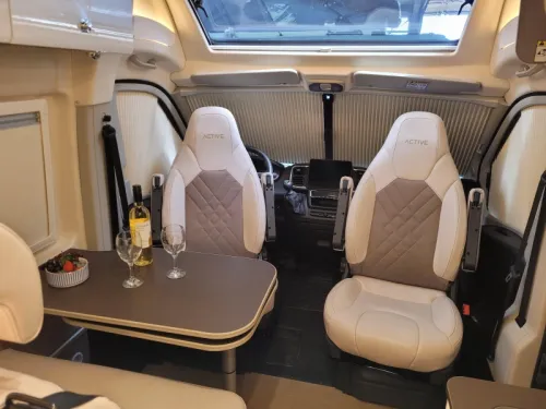B&uuml;rstner Eliseo 642 C 4 berths pop-top roof single beds photo: 11