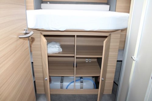Dethleffs 7052 DBM Just 90 Queenbed + Hubdach ger&auml;umige Garage (94 Foto: 40